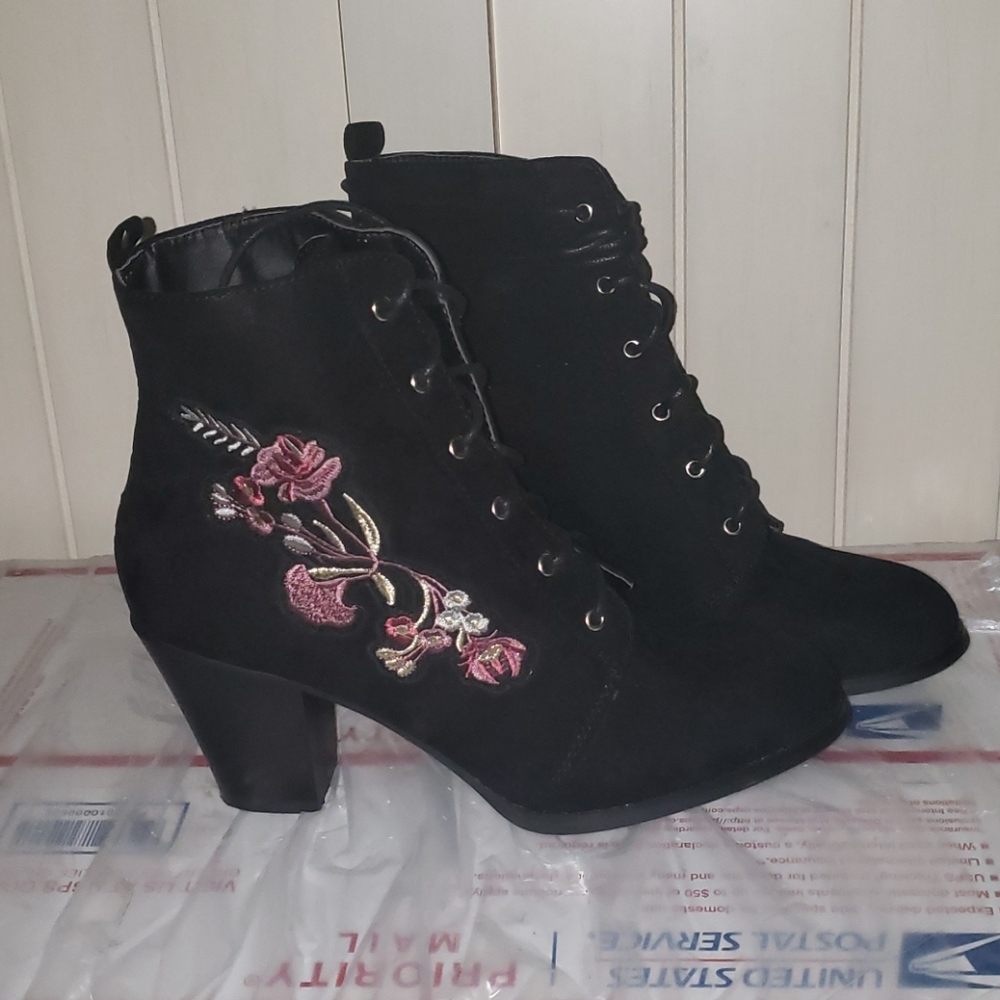 Floral Embroidered Booties - Picture 7 of 10